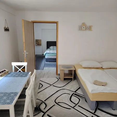 Aurora Apartman *