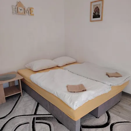 Apartman Aurora *